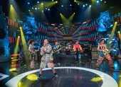 Phạm Anh Khoa chơi đàn guitar và hát solo ca khúc 'Dừng lại khởi đầu' ảnh 2 Rock Việt bước vào đêm chung kết 2 để tìm ra ngôi vị Quán quân