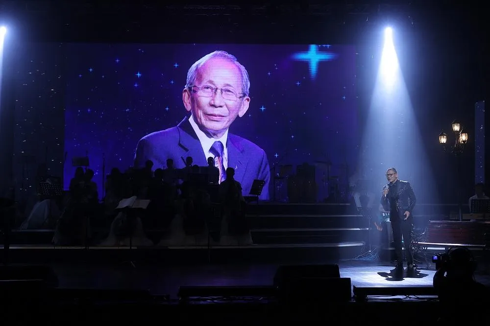 Hình ảnh của nhạc sĩ Nguyễn Ánh 9 trong liveshow. Ảnh: HÒA NGUYỄN