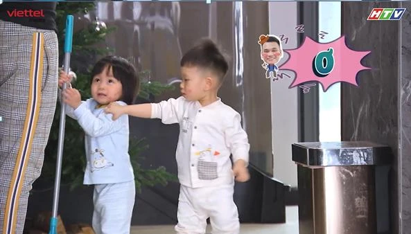 Khắc Việt thực sự “đánh cược” khá lớn, chấp nhận thử thách một mình trông 2 bé sinh đôi. Ảnh: NSX