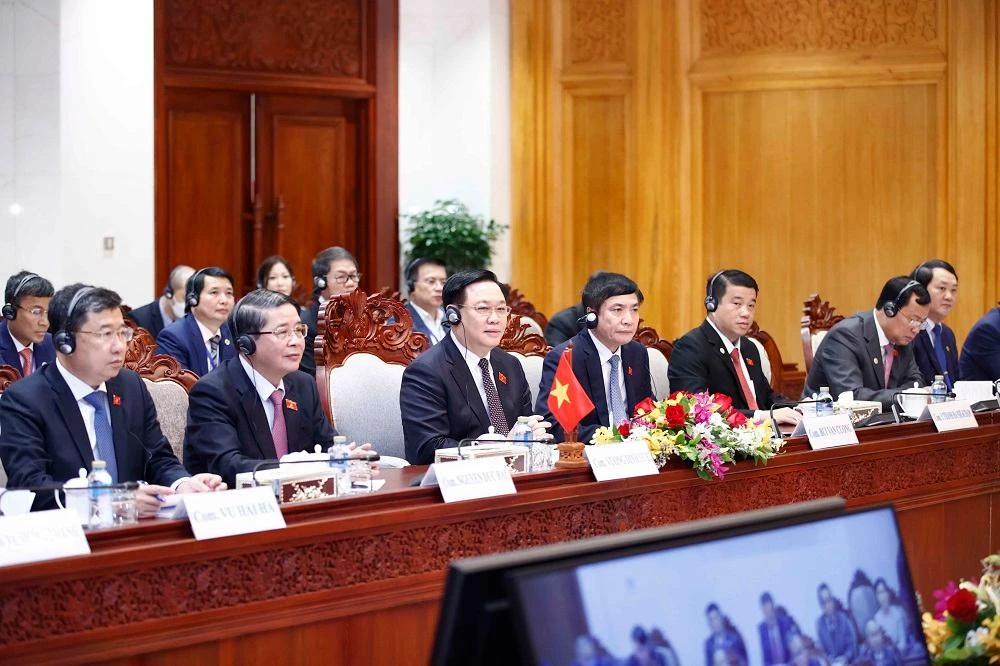 Chủ tịch Quốc hội Vương Đình Huệ tại cuộc hội đàm. Ảnh: DOÃN TẤN