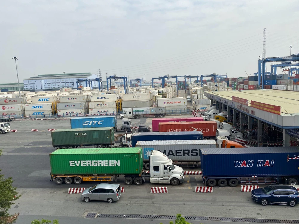 Cảng Cát Lái – cảng container nhộn nhịp nhất tại Việt Nam. Ảnh: USAID