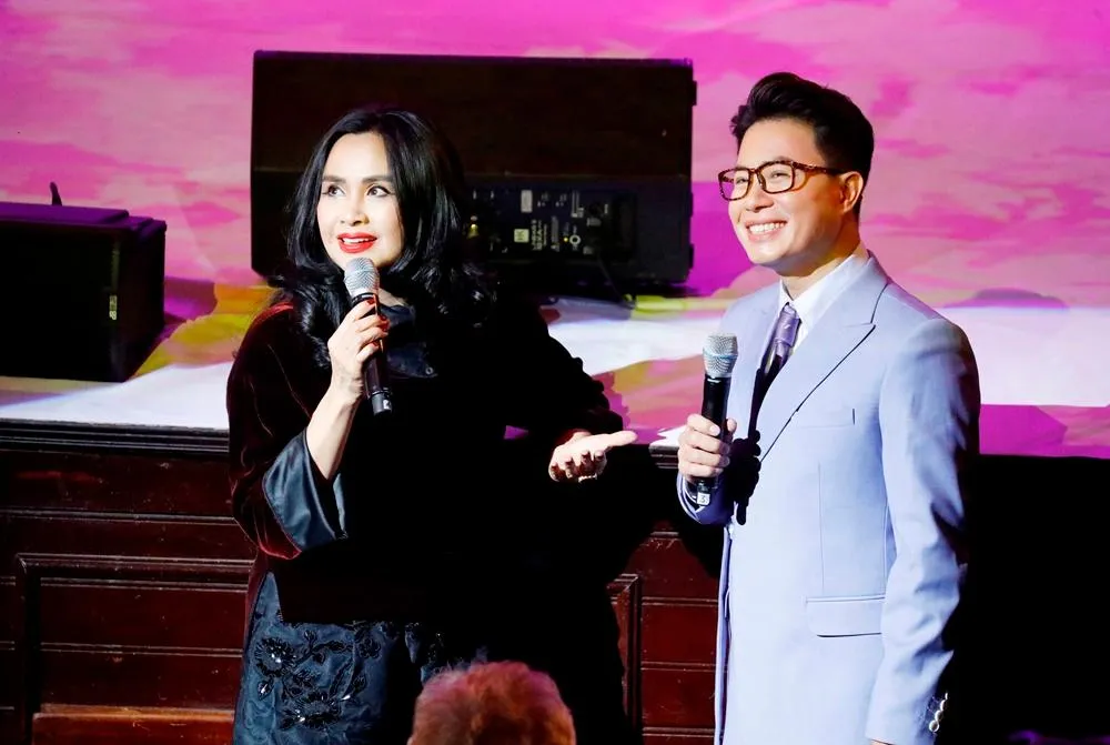 Diva Thanh Lam gửi lời chúc mừng đến Quang Hà và ê-kíp trong phần giao lưu. Ảnh: Tien Duy Luong