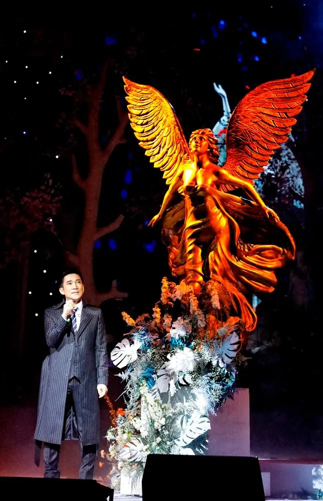 Quang Hà cũng thể hiện lại bản hit &apos;Định mệnh&apos;. Ảnh: Tien Duy Luong