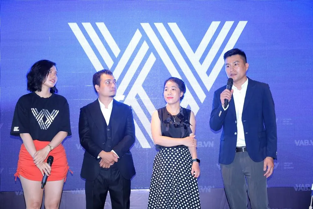 Theo những người điều hành, đây giống như một sàn giao dịch điện tử dành cho giới showbiz Việt. Ảnh: VT Theo những người điều hành, đây giống như một sàn giao dịch điện tử dành cho giới showbiz Việt. Ảnh: VT