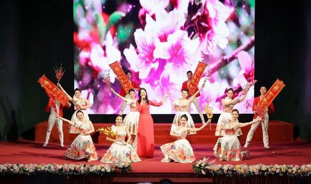 Bộ trưởng Bộ VH-TT&DL: Có các hiện tượng văn hóa tầm thường, dễ dãi ảnh 2 Bộ trưởng Bộ VH-TT&DL: Có các hiện tượng văn hóa tầm thường, dễ dãi ảnh 2