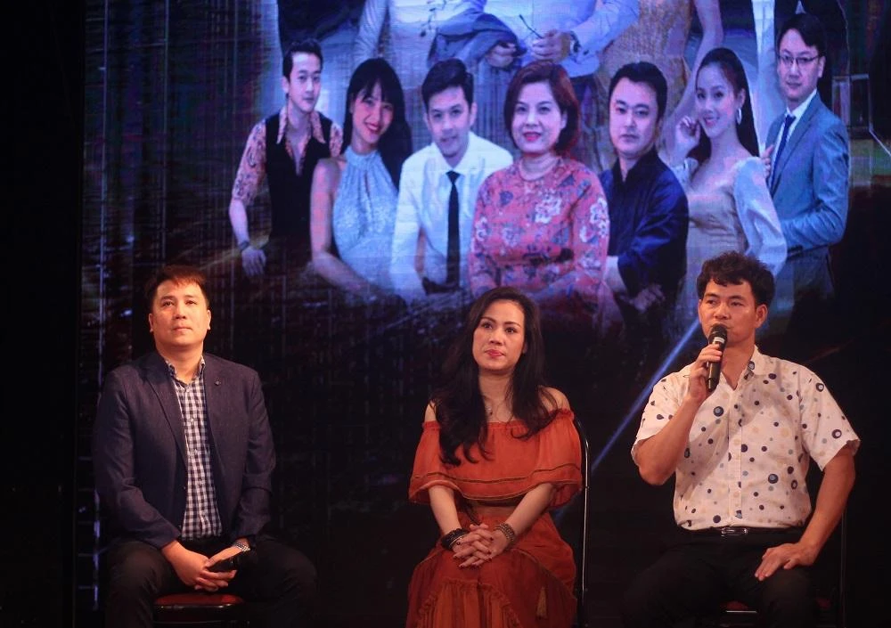 Giám đốc Nhà hát kịch Việt Nam, Nguyễn Xuân Bắc trả lời câu hỏi của báo chí. Ảnh: VIẾT THỊNH