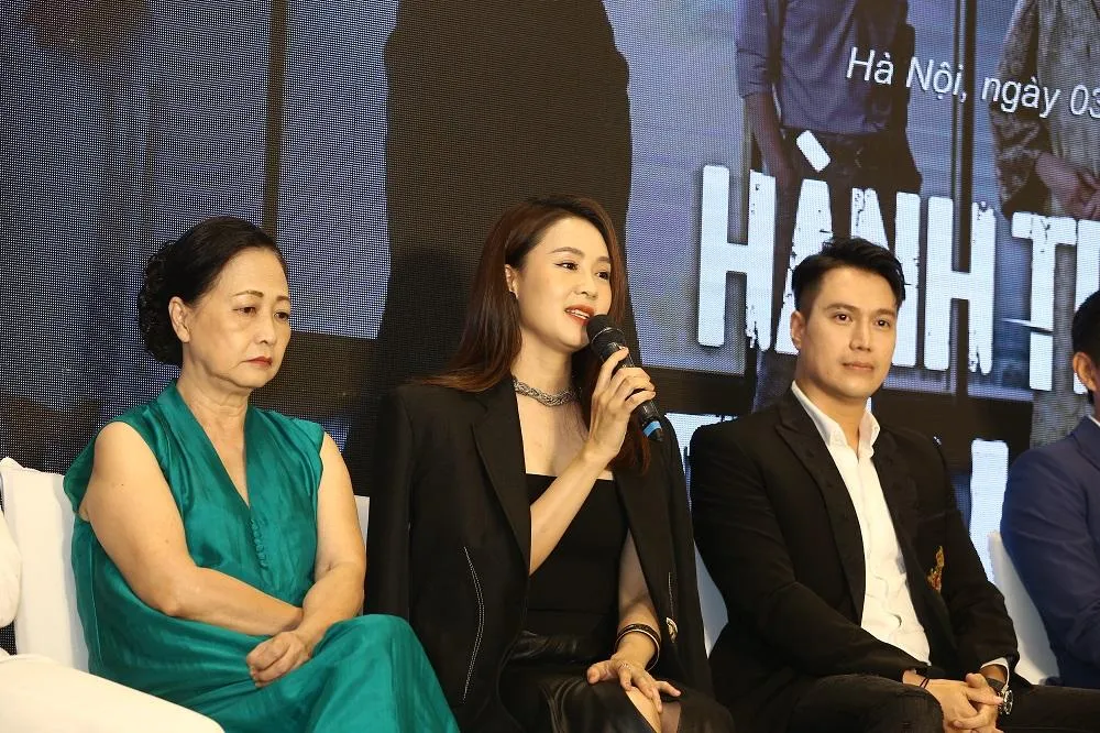 Diễn viên Hồng Diễm chia sẻ tại buổi họp báo. Ảnh: VT Diễn viên Hồng Diễm chia sẻ tại buổi họp báo. Ảnh: VT