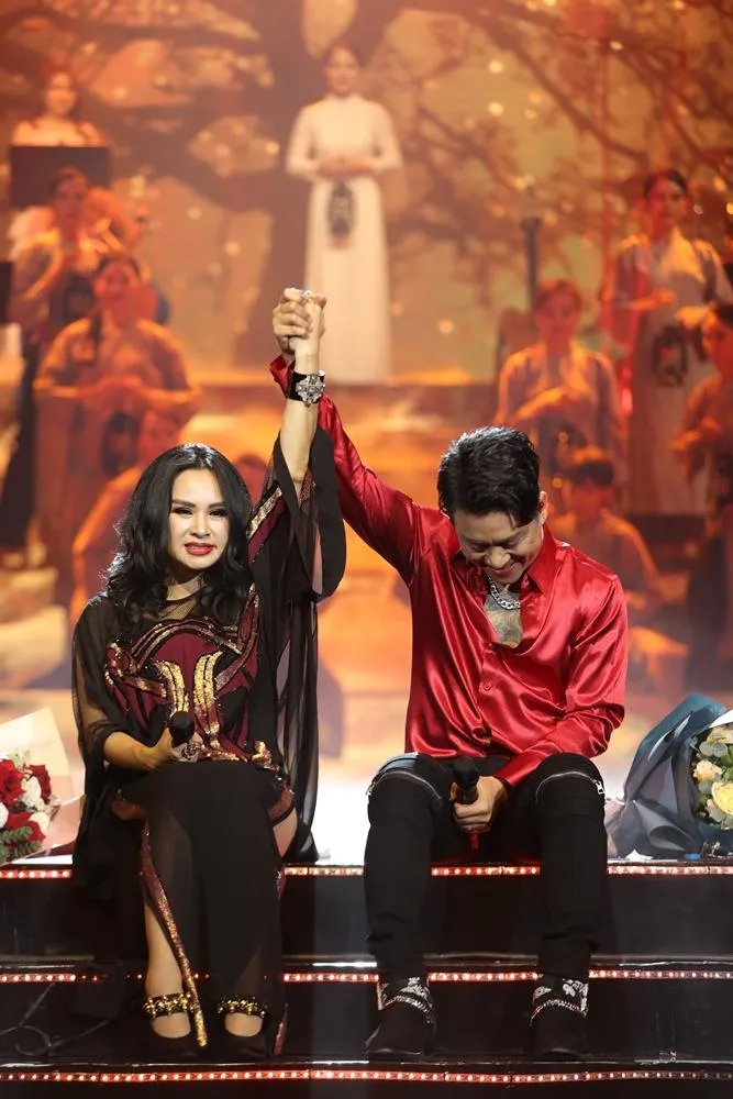 Cả 2 ca sĩ đã có những màn song ca nhận được sự đón nhận của khán giả. Ảnh: QUỐC KHÁNH Cả 2 ca sĩ đã có những màn song ca nhận được sự đón nhận của khán giả. Ảnh: QUỐC KHÁNH