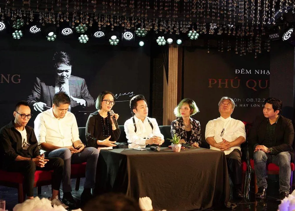 Chị Nguyễn Trinh Hương, con gái của nhạc sĩ Phú Quang chia sẻ tại buổi giới thiệu đêm nhạc.