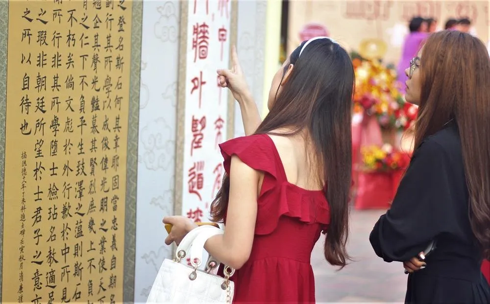 Triển lãm thu hút sự quan tâm của đông đảo công chúng.