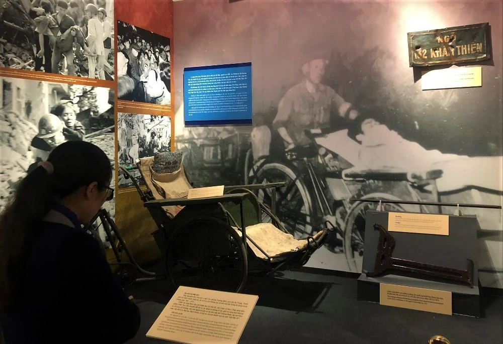 Xe xích lô HB-541 từng tham gia tải thương, cấp cứu người bị nạn tại các địa điểm bị đánh bom. Ảnh: VT