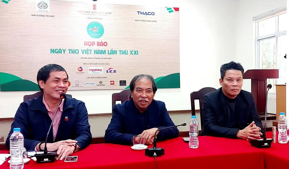 Ban tổ chức 'Ngày thơ Việt Nam' trả lời câu hỏi của báo chí. Ảnh: VT Ban tổ chức 'Ngày thơ Việt Nam' trả lời câu hỏi của báo chí. Ảnh: VT