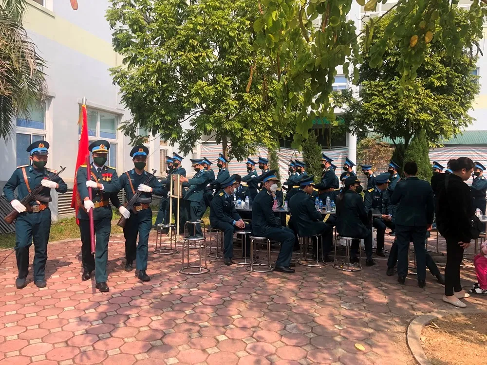 Đúng 12 giờ 30, lễ truy điệu Thiếu tá Trần Ngọc Duy bắt đầu.