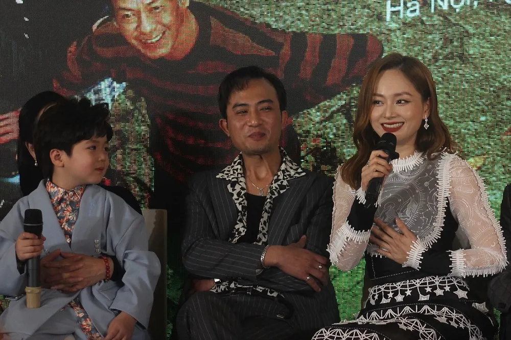 Diễn viên Lan Phương chia sẻ tại buổi họp báo. Ảnh: VT