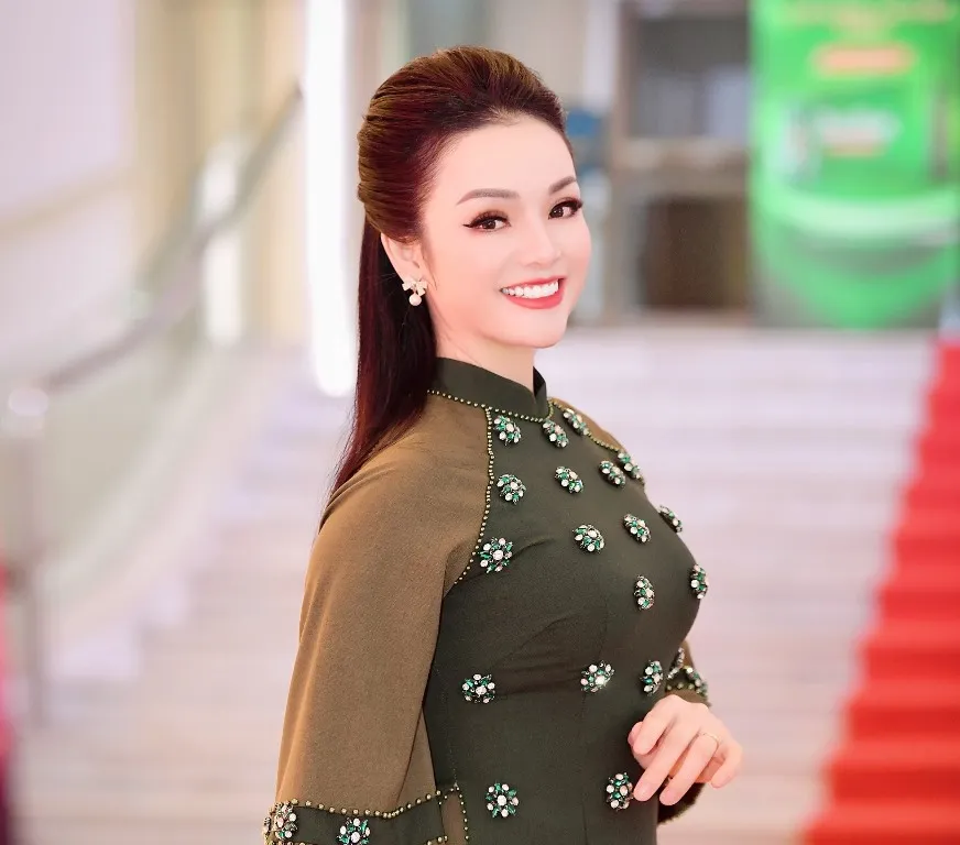 Ca sĩ Tân Nhàn. Ca sĩ Tân Nhàn.