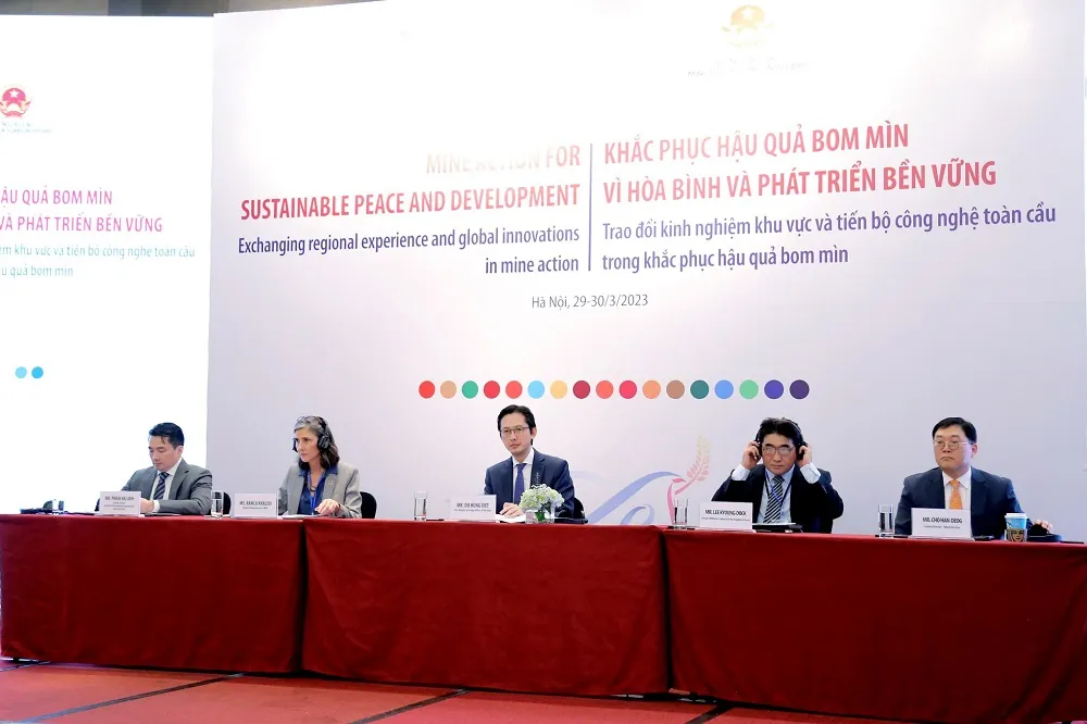 Sự tham dự của gần 100 đại biểu trong và ngoài nước.