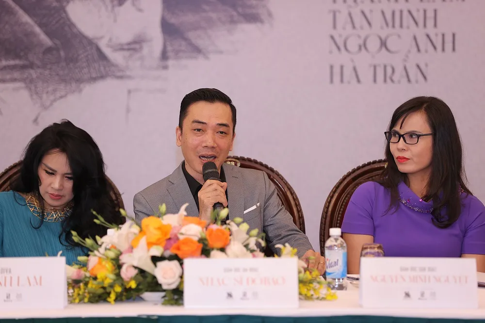 Nhạc sĩ Đỗ Bảo trả lời câu hỏi của báo chí. Ảnh: HÒA NGUYỄN.