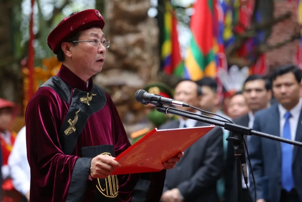 Ông Bùi Văn Quang - Chủ tịch UBND tỉnh Phú Thọ là chủ lễ dâng hương Giỗ Tổ Hùng Vương năm Quý Mão 2023. Ảnh: Tuấn Anh - Hải Nam/VOV.VN