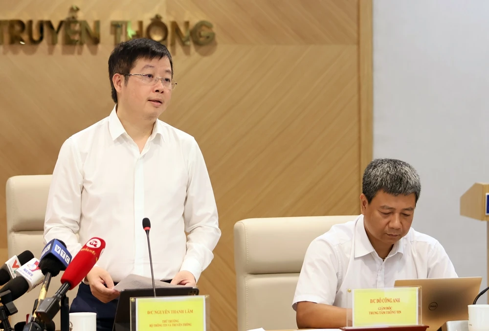 Thứ trưởng Bộ TT&amp;TT Nguyễn Thanh Lâm phát biểu tại cuộc họp báo.