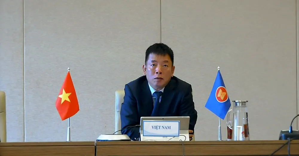 Đại sứ Vũ Hồ, Quyền Trưởng SOM ASEAN Việt Nam phát biểu tại Hội nghị. Đại sứ Vũ Hồ, Quyền Trưởng SOM ASEAN Việt Nam phát biểu tại Hội nghị.