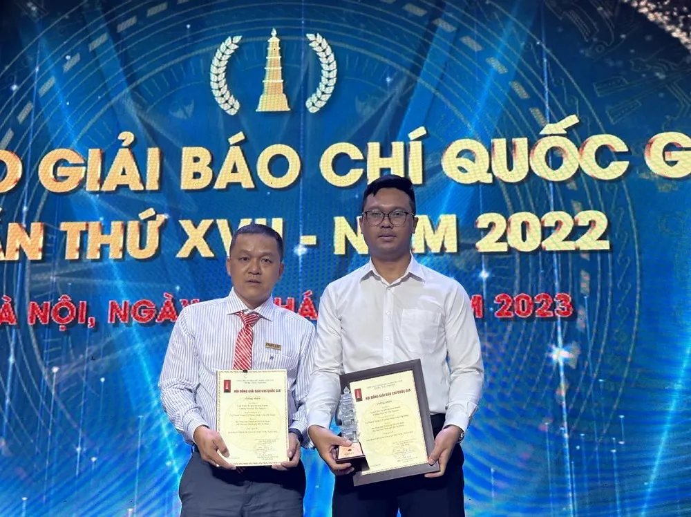 Tác giả Võ Tùng và Tự Sang của Báo Pháp Luật TP.HCM đạt giải C - Giải Báo chí Quốc gia lần thứ XVII - năm 2022.