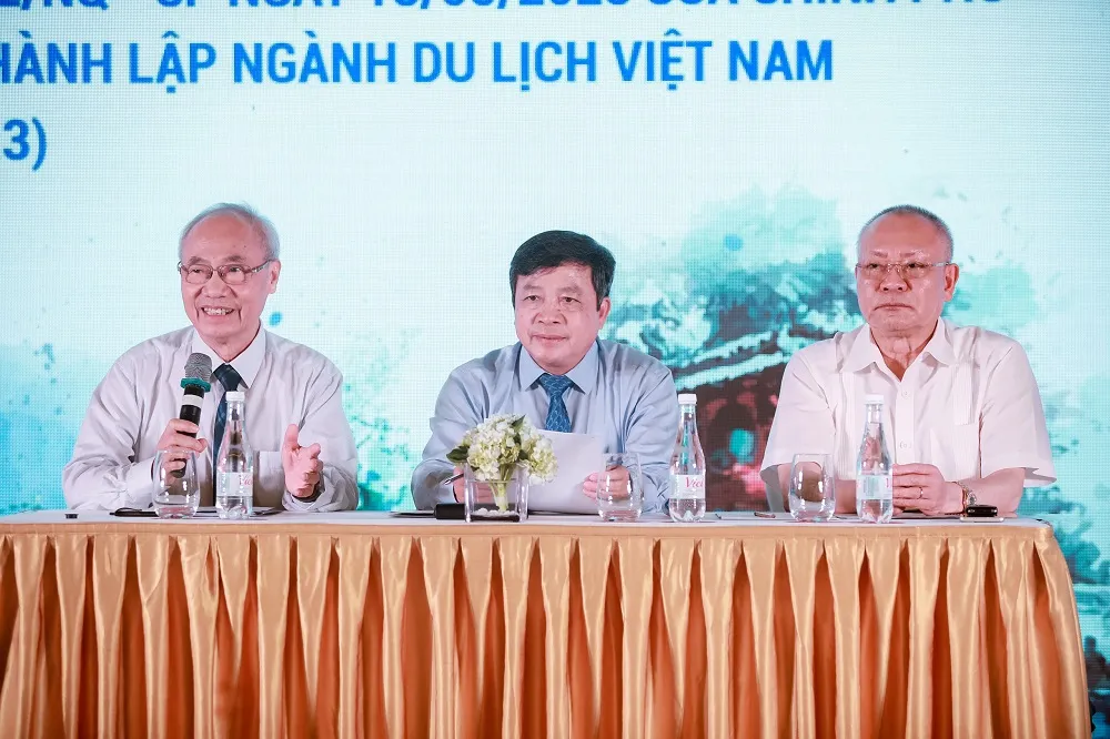 Ông Vũ Thế Bình, Chủ tịch Hiệp hội Du lịch Việt Nam phát biểu tại hội nghị.