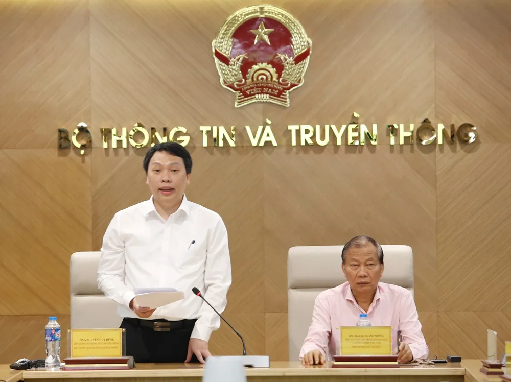 Thứ trưởng Bộ TT&TT Nguyễn Huy Dũng, Phó trưởng ban thường trực Ban tổ chức giải thưởng phát biểu tại lễ công bố. Ảnh: PV Thứ trưởng Bộ TT&TT Nguyễn Huy Dũng, Phó trưởng ban thường trực Ban tổ chức giải thưởng phát biểu tại lễ công bố. Ảnh: PV