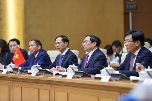Tại cuộc hội đàm, Thủ tướng Chính phủ Phạm Minh Chính hoan nghênh ông Anwar Ibrahim thăm chính thức Việt Nam. Ảnh: VGP.