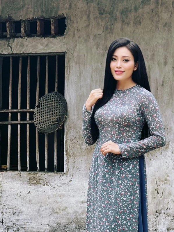 Ca khúc trong MV là những lời tự sự của một người con xa quê.