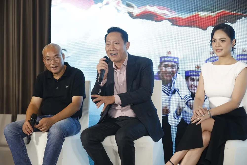 NSƯT Hoàng Hải đã nhanh chóng thoát khỏi hình ảnh Lưu “nát” để vào vai Quang, một người lính già sắp về hưu. NSƯT Hoàng Hải đã nhanh chóng thoát khỏi hình ảnh Lưu “nát” để vào vai Quang, một người lính già sắp về hưu.