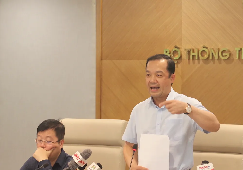 Thứ trưởng Phạm Đức Long trả lời về SIM rác, tin nhắn, cuộc gọi lừa đảo. Ảnh: VT.