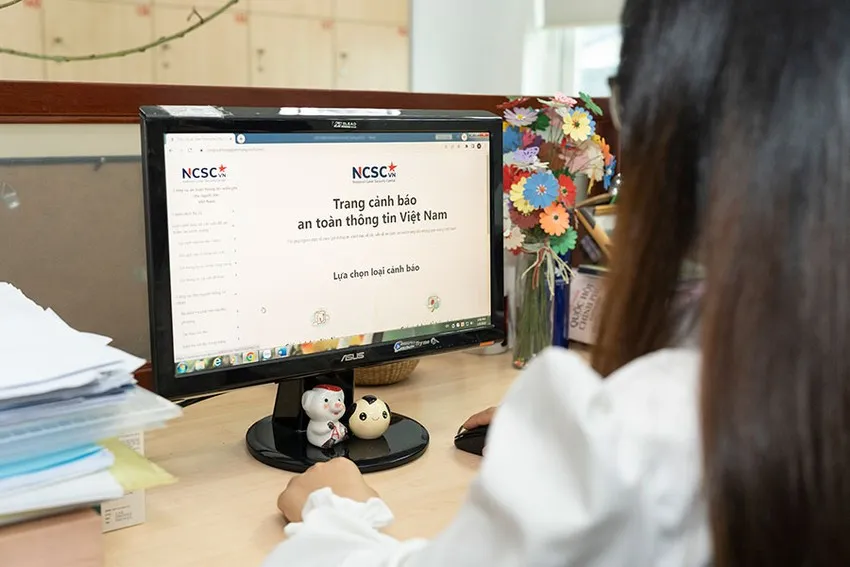 Người dân có thể phản ánh các vấn đề về an toàn thông tin trên các trang phản ánh thông tin của cơ quan chức năng. Ảnh: MINH HOÀNG. lua-dao-qua-mang-10-1-6801.jpg