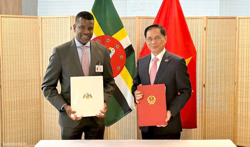 Việt Nam-Dominica ký Hiệp định miễn thị thực cho người mang hộ chiếu ngoại giao và công vụ. Ảnh: TG&VN. viet-nam-dominica-ky-hiep-dinh-mien-thi-thuc-cho-nguoi-mang-ho-chieu-ngoai-giao-va-cong-vu-20230923012738.jpg