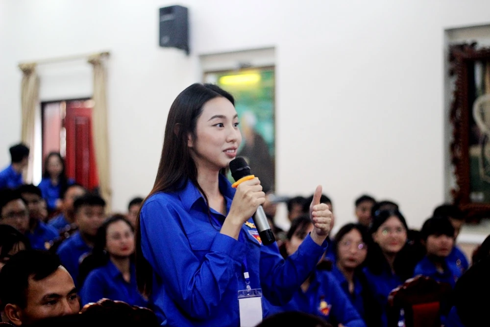 Hoa hậu Thuỳ Tiên phát biểu tại cuộc gặp. Ảnh: VT. thuy-tien.JPG