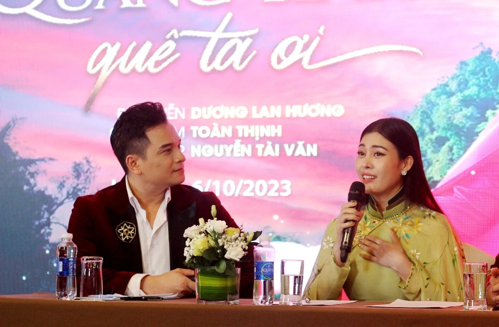 Ca sĩ Thi Phượng chia sẻ tại buổi ra mắt MV. Ảnh: VT. thi-phuong.JPG