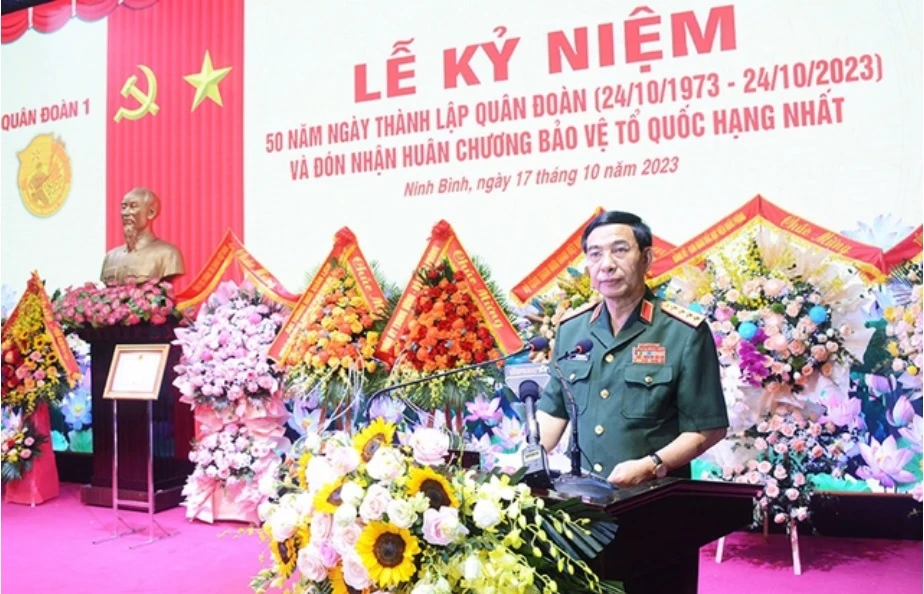 Đại tướng Phan Văn Giang, Ủy viên Bộ Chính trị, Phó Bí thư Quân ủy Trung ương, Bộ trưởng Bộ Quốc phòng phát biểu tại lễ kỷ niệm 50 năm Ngày truyền thống Quân đoàn 1. Ảnh: VGP. quan-doi-tinh-gon.jpg