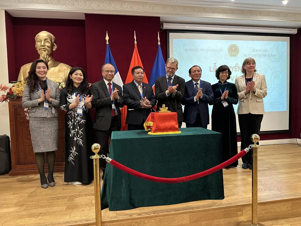 Ấn vàng Hoàng đế chi bảo