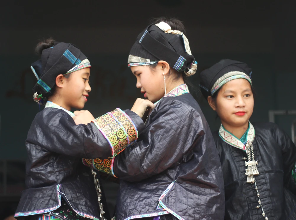 Học sinh tại một điểm trường được thụ hưởng của dự án. Tại đây các em được học tập, được tìm hiểu và định hướng tương lai của mình tươi đẹp hơn. Ảnh: VIẾT THỊNH. tre-em-sinh-ra-tre-em-ky-uc-buon-ve-tinh-trang-tao-hon-tren-cao-nguyen-da=2.JPG