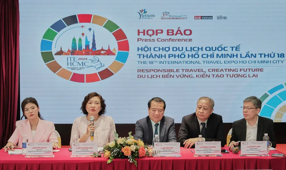 Bà Bùi Thị Ngọc Hiếu, Phó Giám đốc Sở Du lịch TP.HCM (thứ 2 từ trái sang). TP.HCM