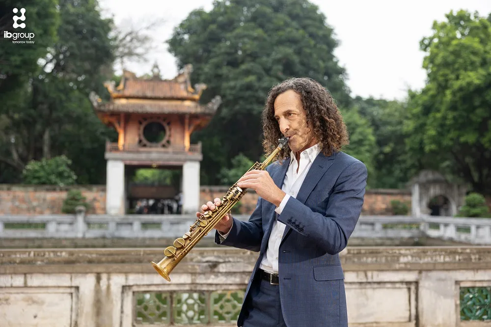 Kenny G tại Văn Miếu - Quốc Tử Giám. kenny-g-quang-ba-du-lich-viet-nam-trong-mv-going-home-2.jpg
