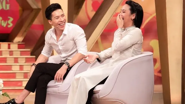O Sen Ngọc Mai - Quốc Nghiệp trong một chương trình truyền hình. O Sen Ngọc Mai