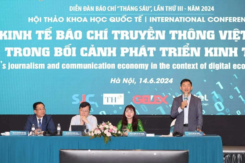 Sau phiên toàn thể, hội thảo bước vào phiên thảo luận. Ảnh: LÊ ANH DŨNG. facebook-hay-google-da-lay-di-khoang-70-doanh-thu-quang-cao-cua-bao-chi-chinh-thong-2.jpg
