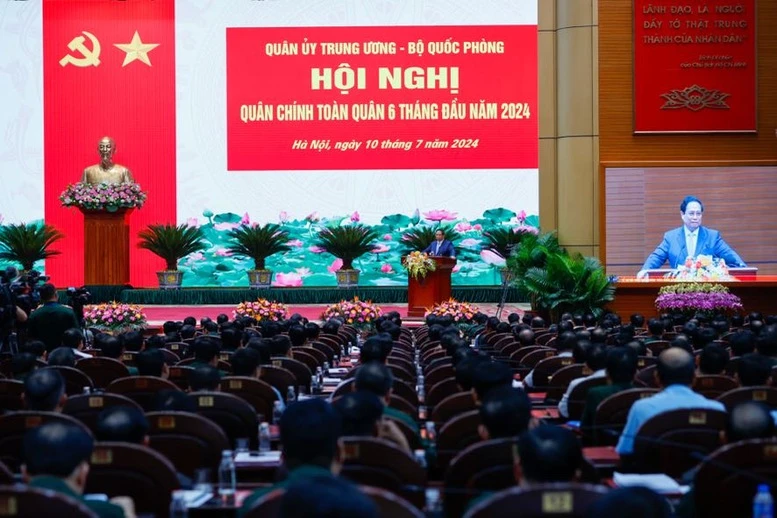 Tại hội nghị, các đại biểu tập trung thảo luận, đánh giá kết quả thực hiện nhiệm vụ quân sự, quốc phòng 6 tháng đầu năm 2024; xác định phương hướng, nhiệm vụ, giải pháp thực hiện nhiệm vụ 6 tháng cuối năm 2024. Ảnh: VGP. thu-tuong-chinh-phu-yeu-cau-toan-quan-thuc-hien-3-khong-2.jpg