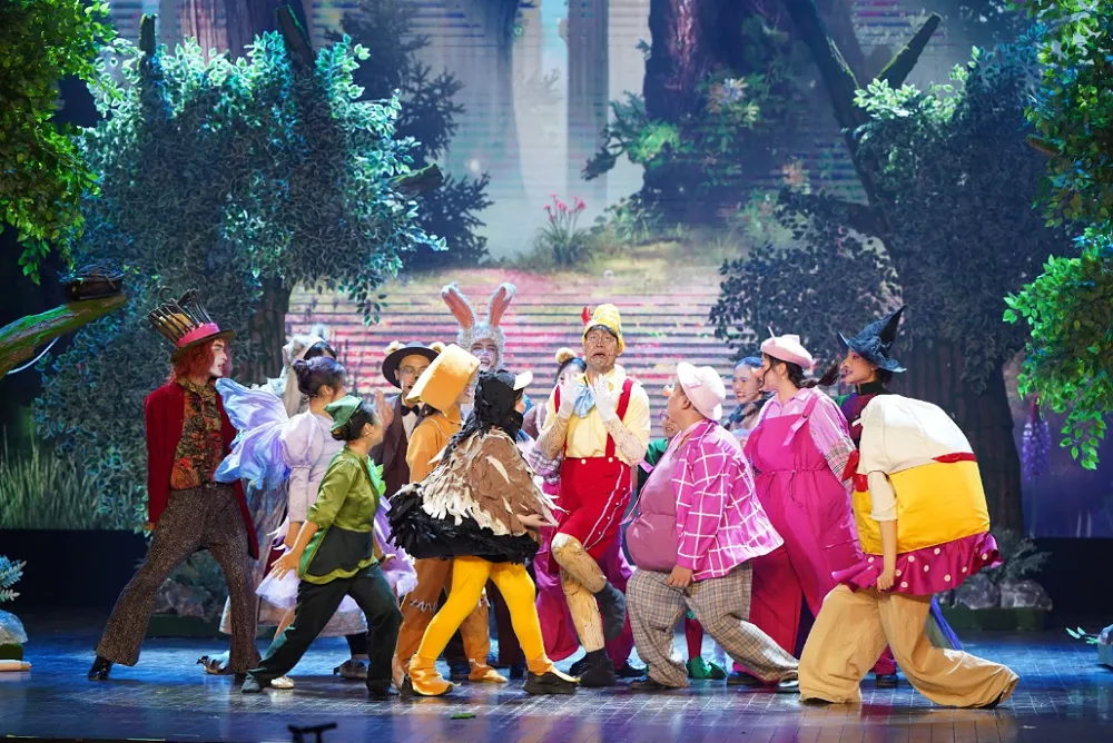 Vở nhạc kịch Shrek năm 2023 tại Nhà hát lớn Hà Nội. Ảnh: The YOUniverse. Shrek: On National Tour