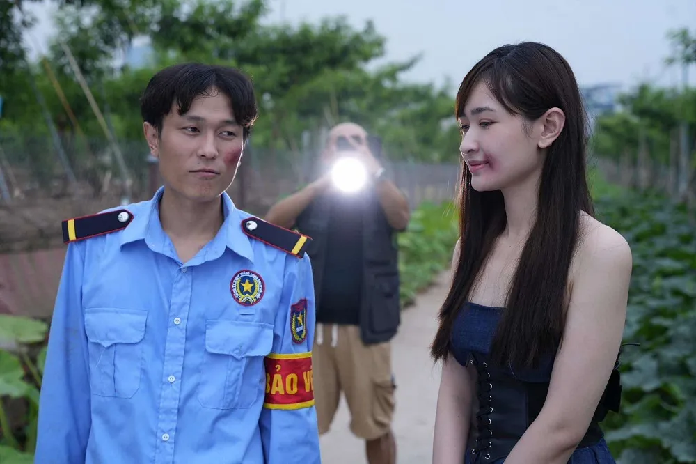 Chuyện phim xoay quanh nhân vật Trang (Ngọc Thủy) - người phụ nữ đổ vỡ hôn nhân, gửi con lại cho bố đẻ để đi ra thành phố làm 'gái vịn'. làm 'gái vịn'