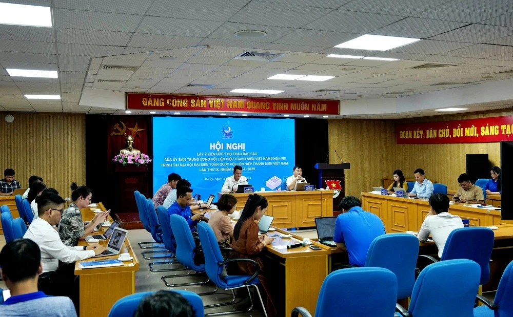 Tham gia góp ý là các thanh niên tiêu biểu; văn nghệ sĩ; doanh nhân trẻ; phóng viên báo chí…Ảnh: HẢI ĐĂNG. thành tích học tập