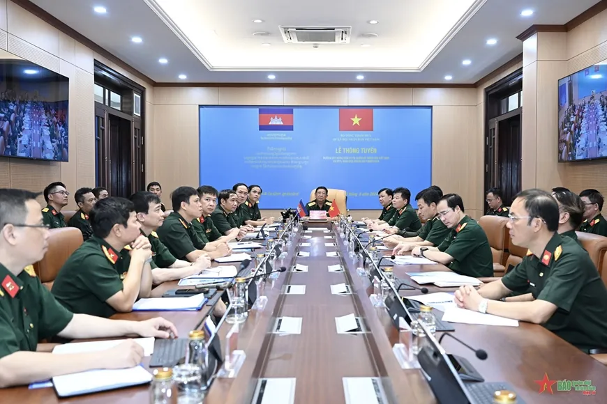 Lễ thông tuyến đường dây nóng tại điểm cầu Bộ Tổng Tham mưu QĐND Việt Nam. Ảnh: Báo QĐND đường dây nóng,