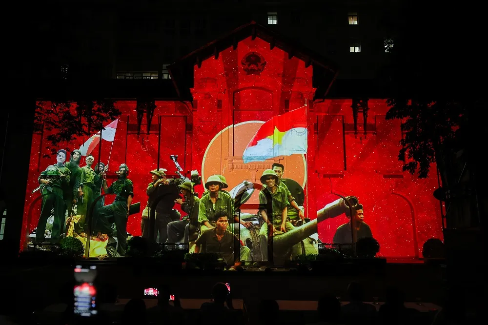 nhung-hinh-anh-trinh-chieu-phim-3d-mapping-cua-nganh-tt-t-4.jpg