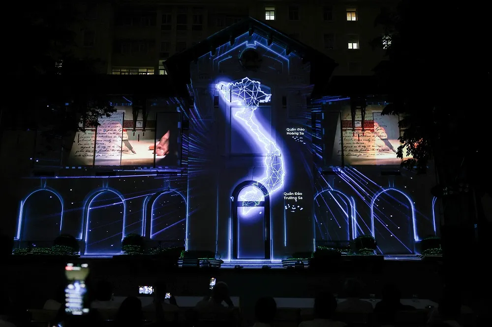 nhung-hinh-anh-trinh-chieu-phim-3d-mapping-cua-nganh-tt-tt-6.jpg
