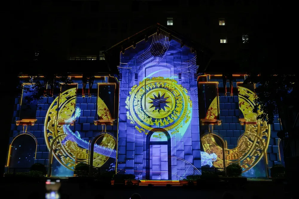 nhung-hinh-anh-trinh-chieu-phim-3d-mapping-cua-nganh-tt-tt-8.jpg